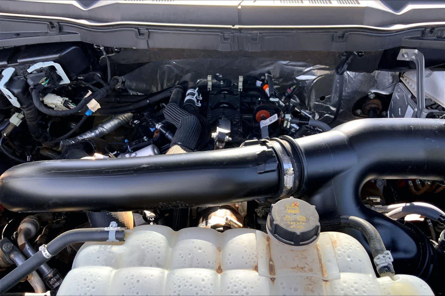 Used 2025 Agate Black Metallic Ford LARIAT image 32