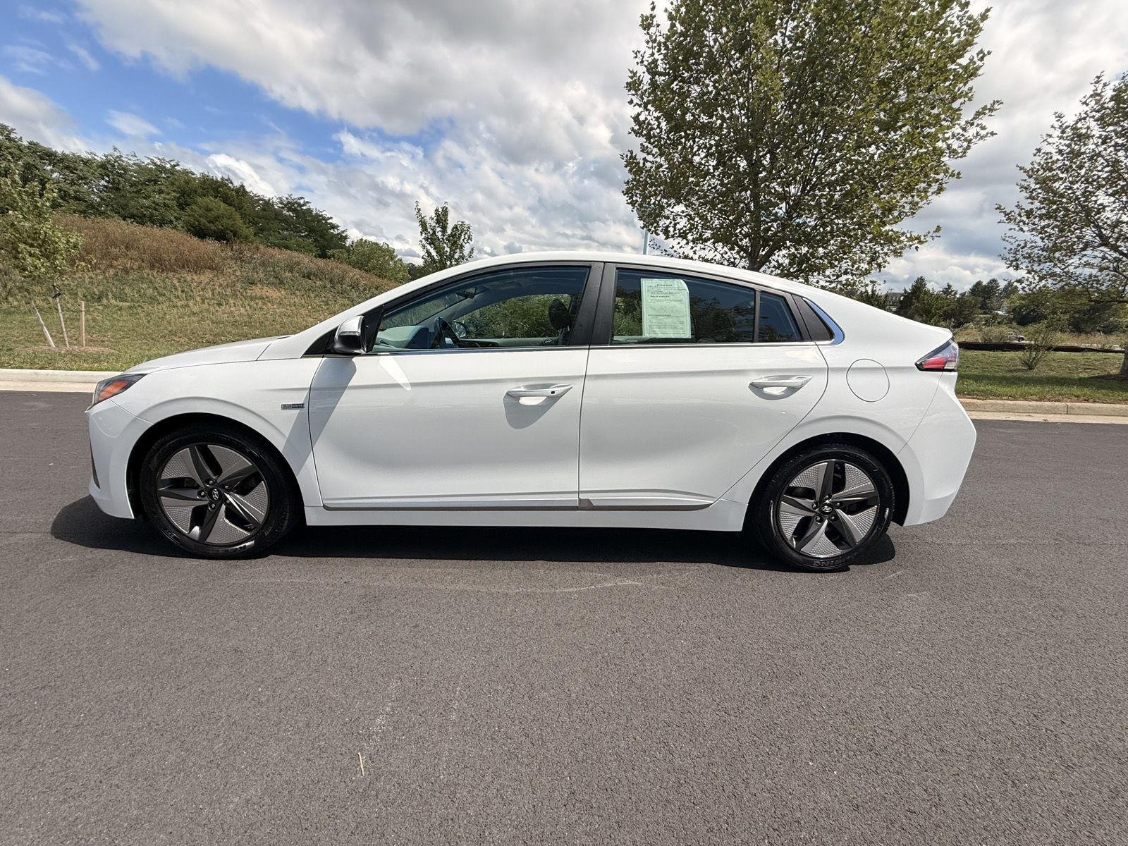 Used 2020 Ceramic White Hyundai Limited image 8