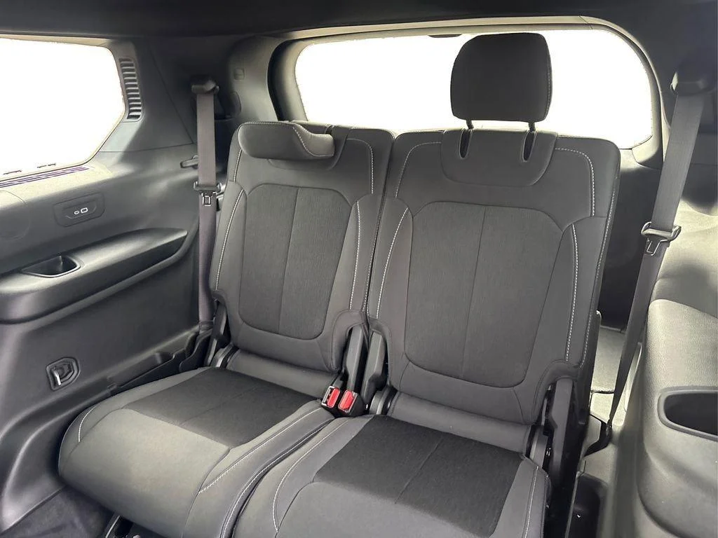 New 2026 Diamond Black Crystal Pearlcoat Jeep Laredo X image 28