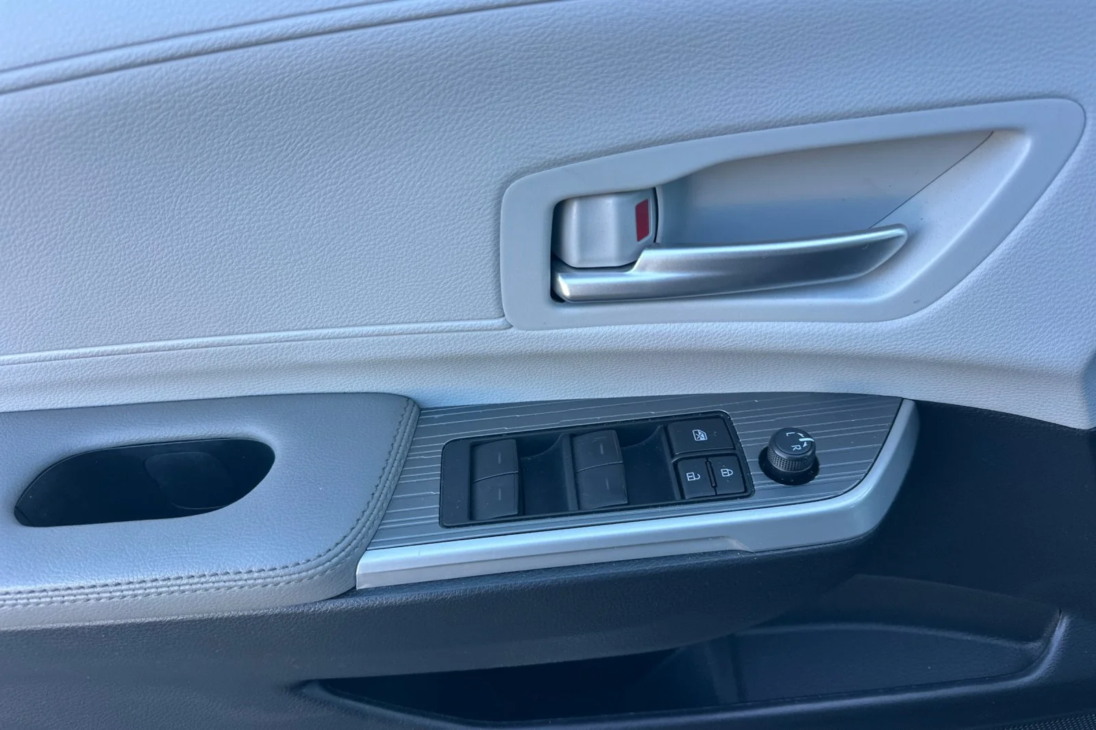 2025 Toyota Sienna XLE - Photo 19