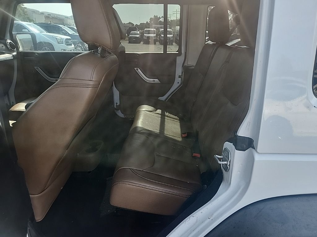 Used 2015 White Jeep Unlimited Rubicon image 20