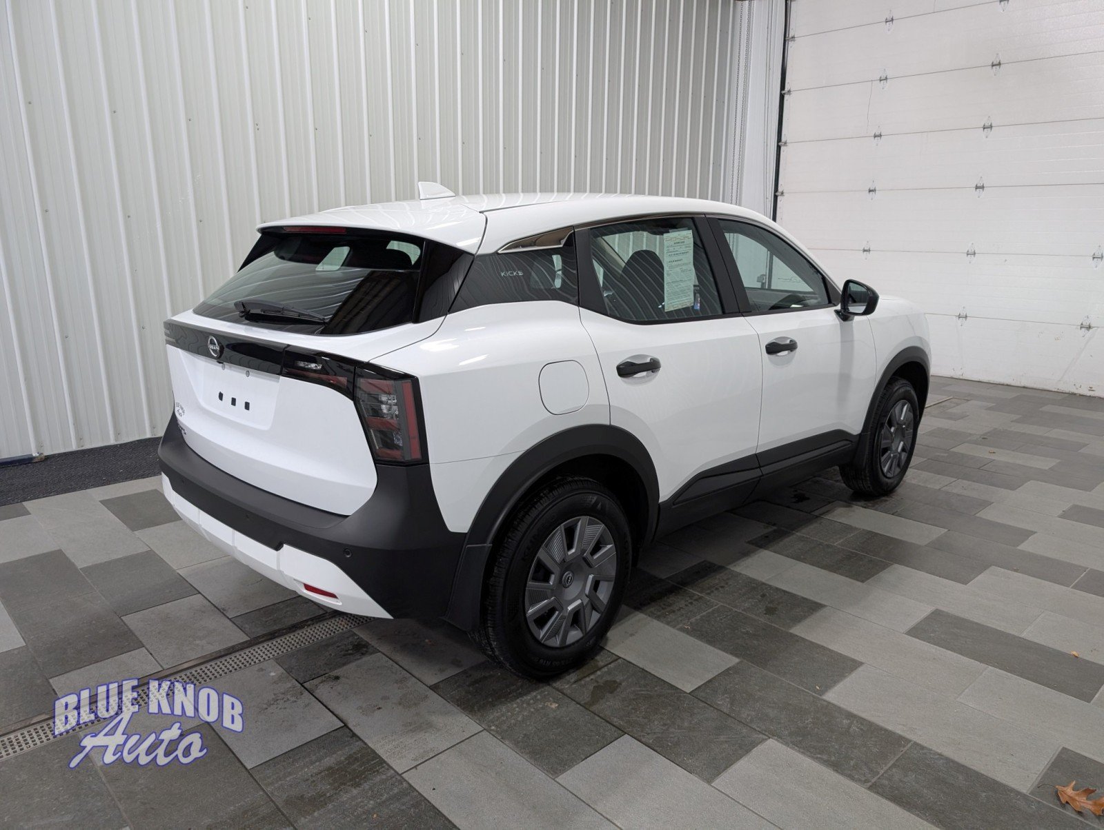 2025 Nissan Kicks S photo 2