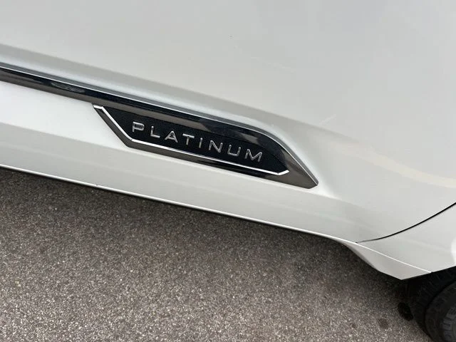 New 2026 Wind Chill Pearl <sup>1</sup> Toyota  Platinum image 6