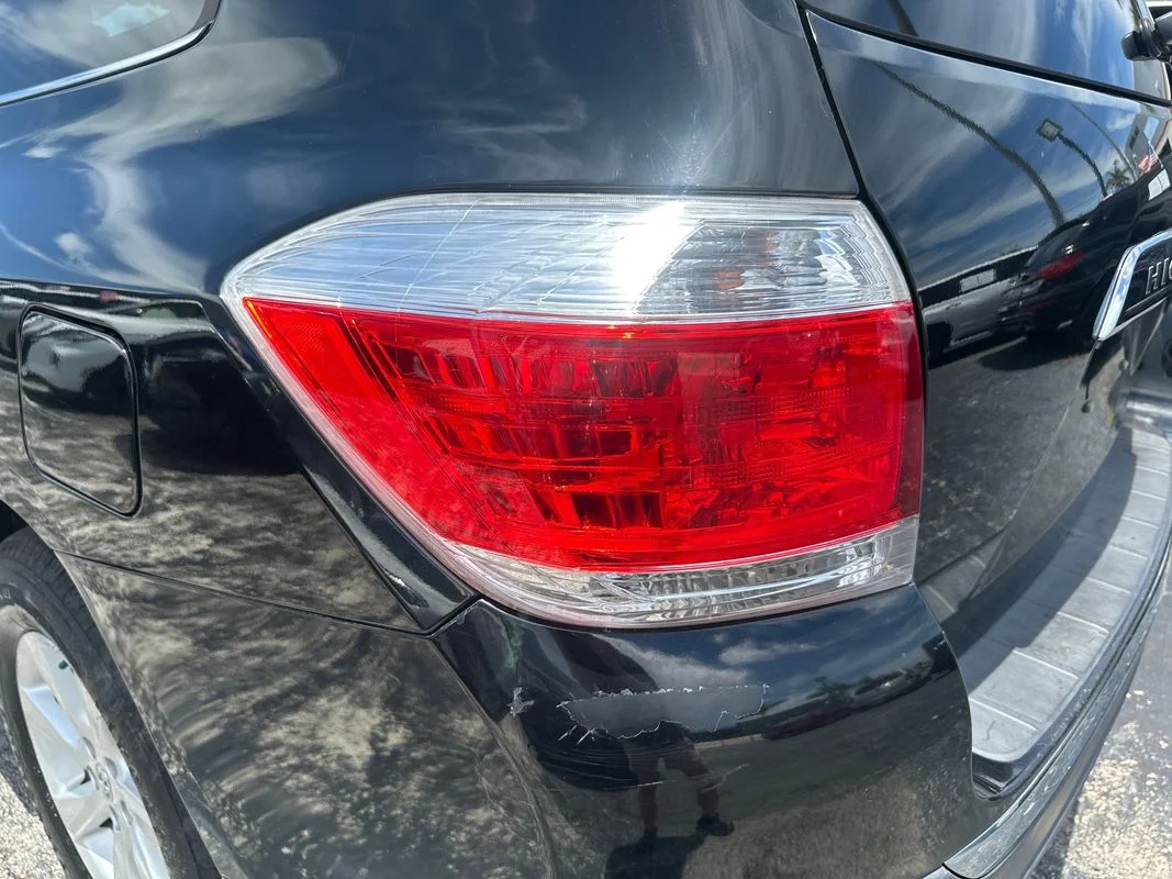 Used 2011  Toyota Base V6 image 22