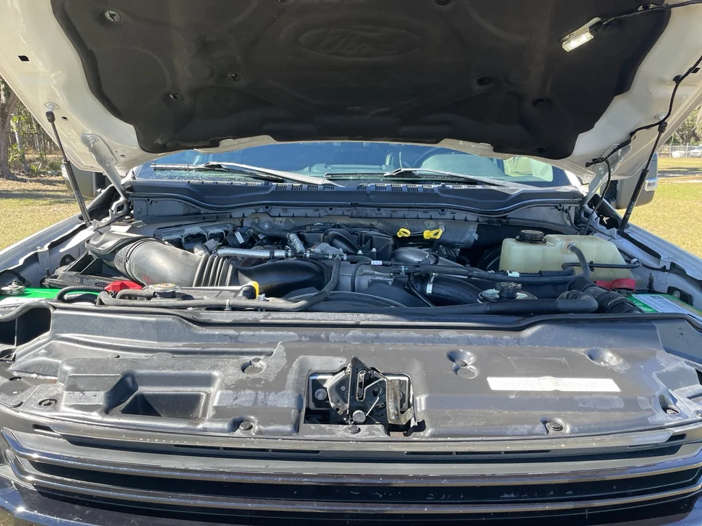 Used 2019 White Platinum Tri-Coat Metallic Ford LARIAT image 9
