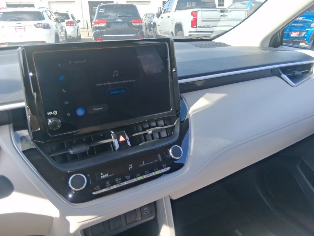 Used 2025 Black Toyota L image 12