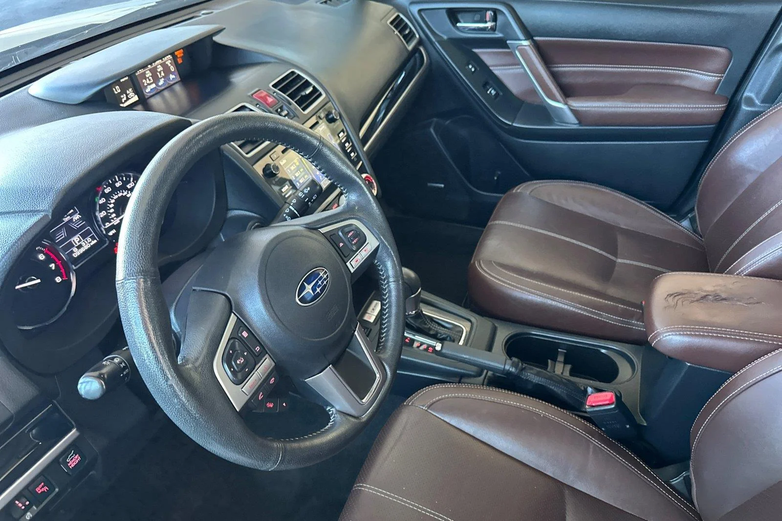 Used 2018 Crystal Black Silica Subaru Touring image 10