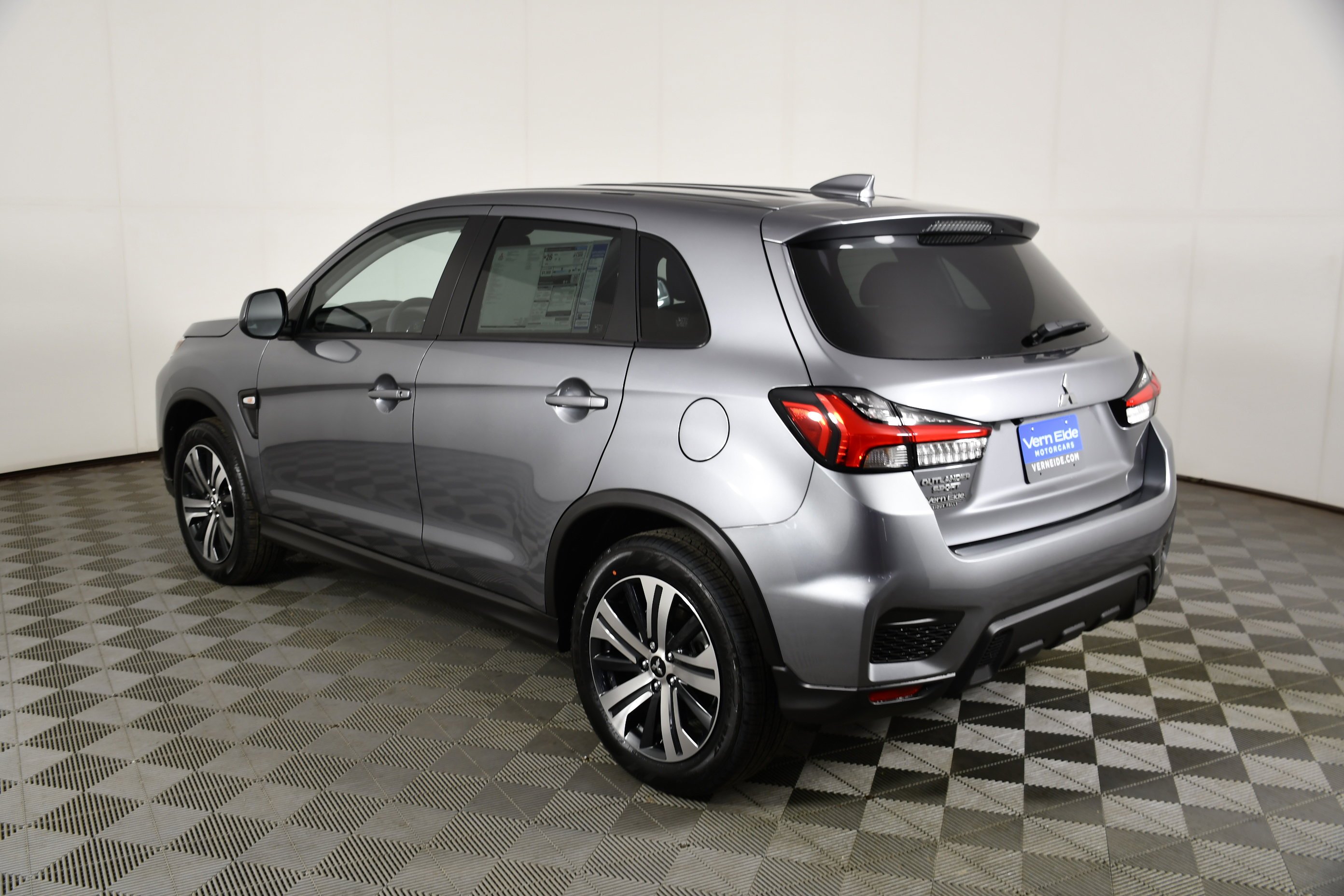 New 2026 Mercury Gray Metallic Mitsubishi ES image 8