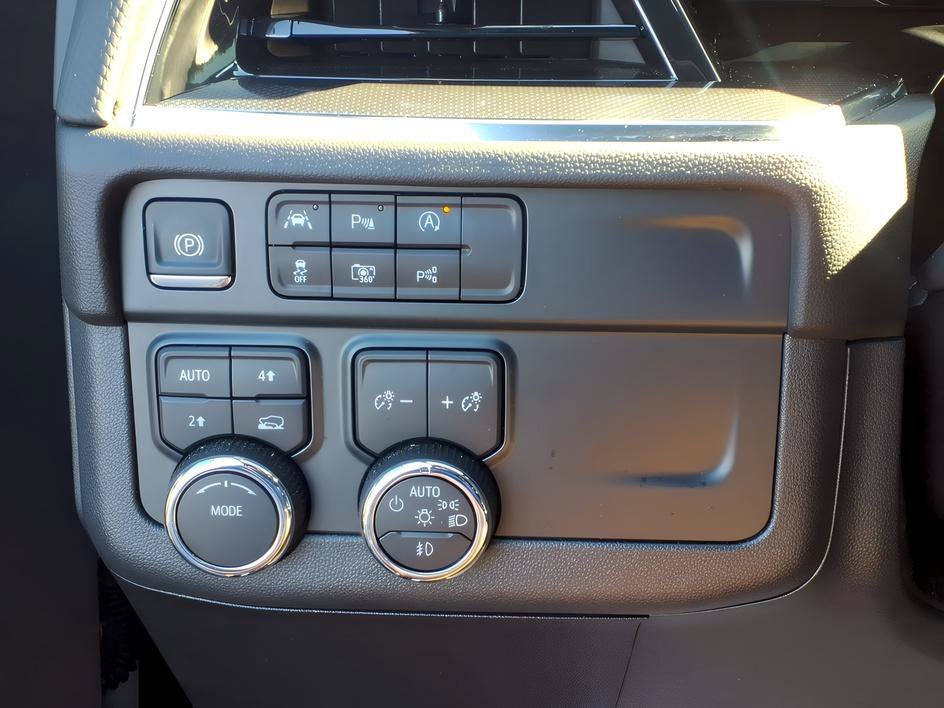 Used 2025 Black Chevrolet RST image 25