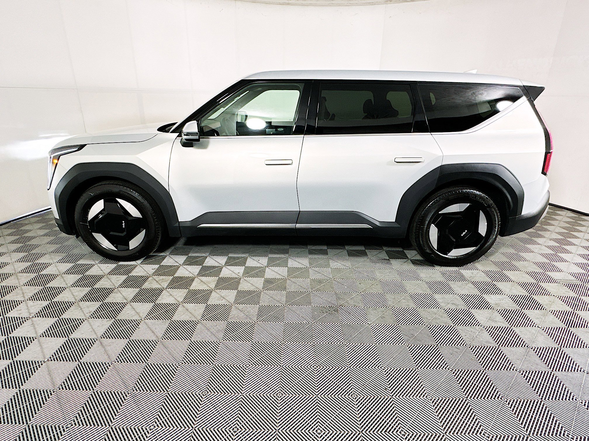 2026 Kia EV9 thumbnail 8