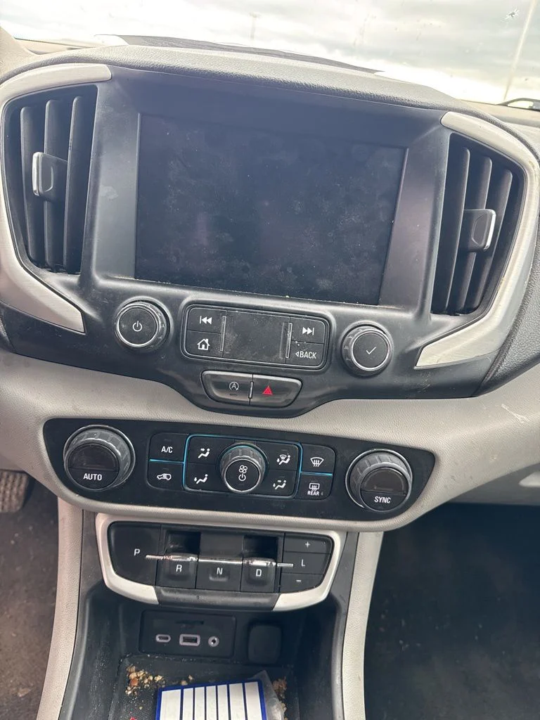 Used 2023 White GMC SLT image 16
