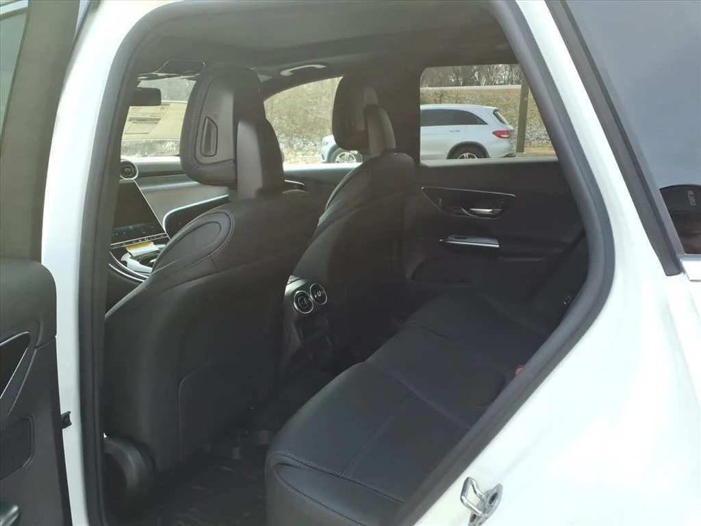 New 2026 WHITE Mercedes-Benz GLC 300 image 23