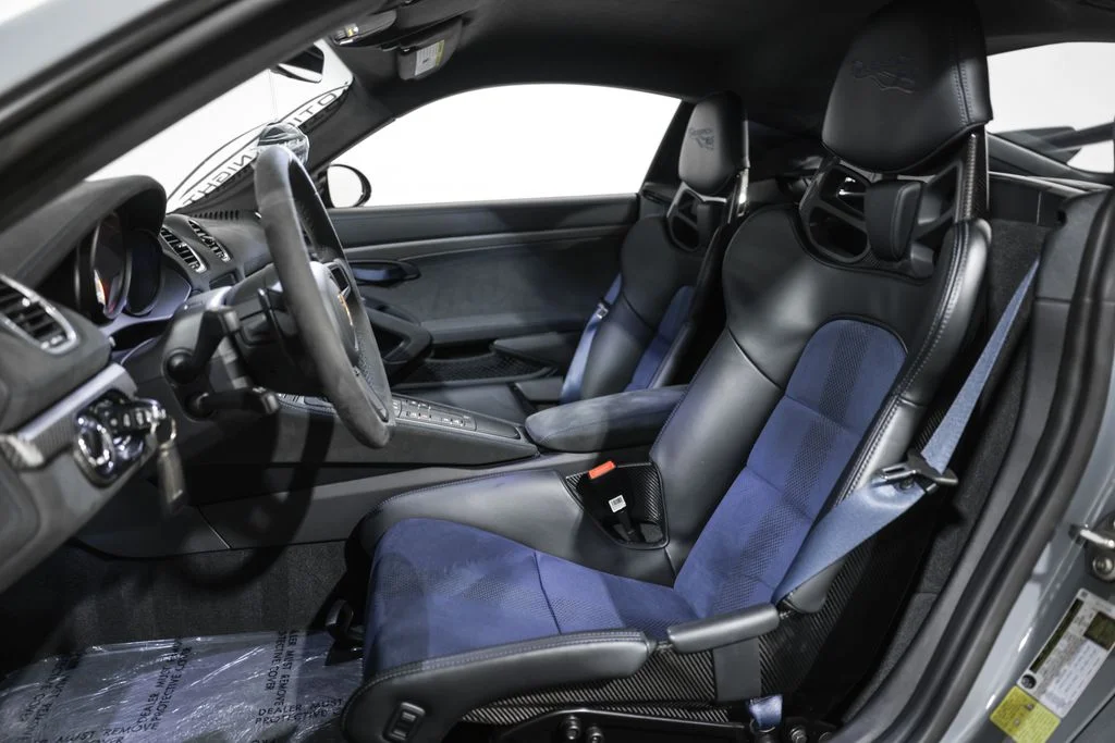 2025 Porsche 718 GT4 RS - Photo 29
