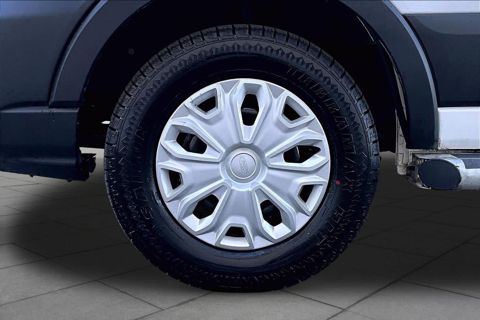 Used 2023 Oxford White Ford  image 11