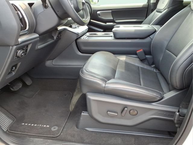 Used 2025 Silver Ford Platinum image 19