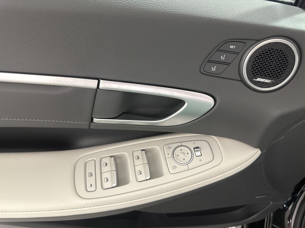 2025 Hyundai Sonata Hybrid Limited - Photo 11