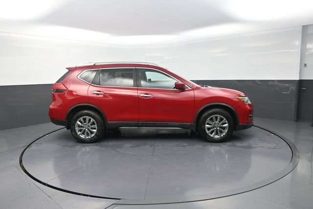Used 2017 Red Nissan SV image 18