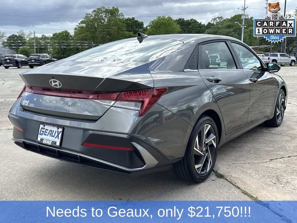 Used 2025 Gray Hyundai SEL Convenience image 14