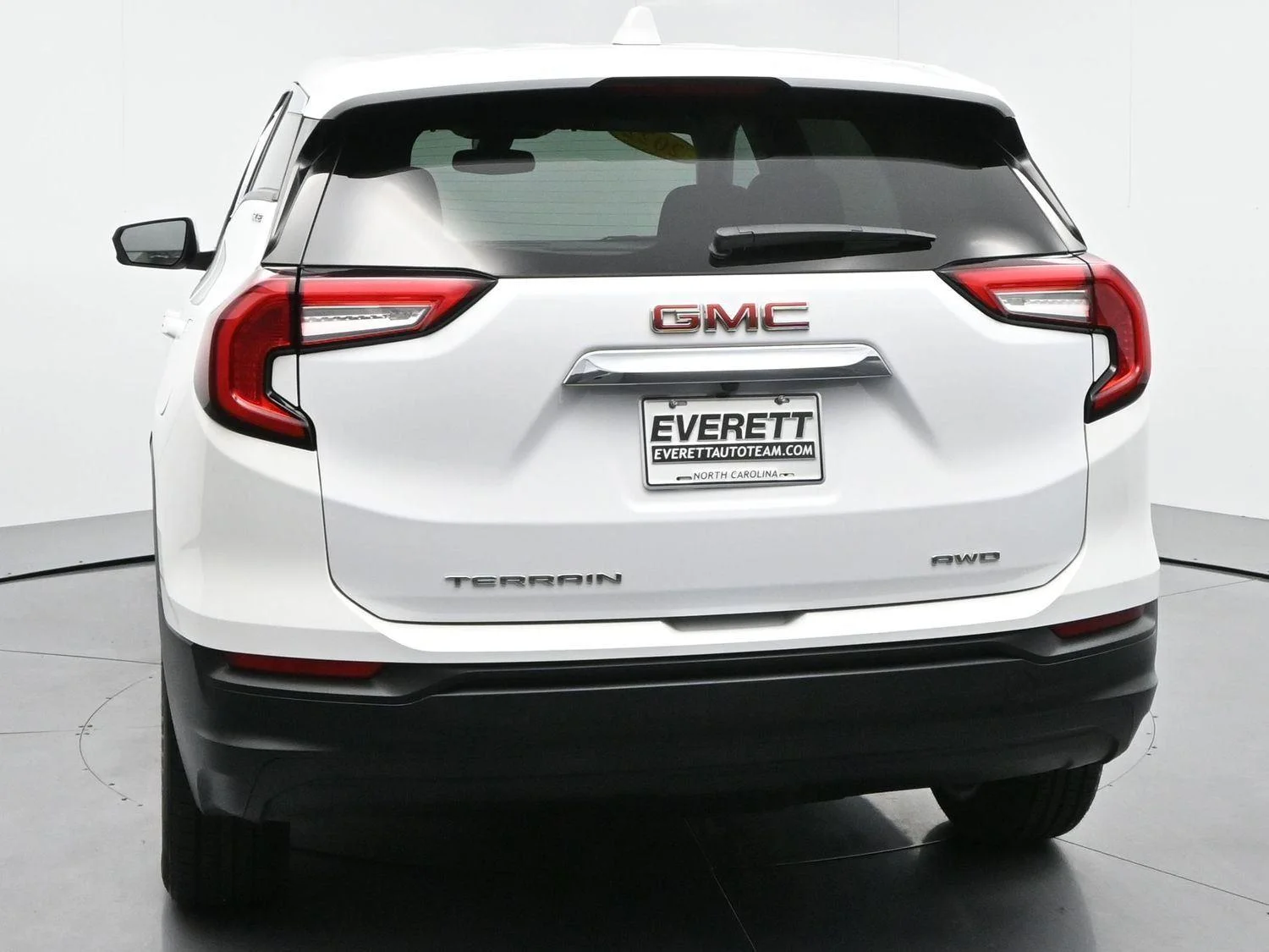 Used 2022 Summit White GMC SLE image 6