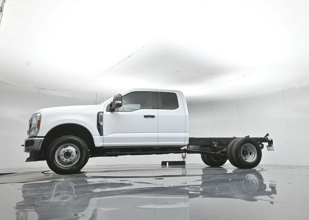New 2026 Oxford White Ford XL image 47