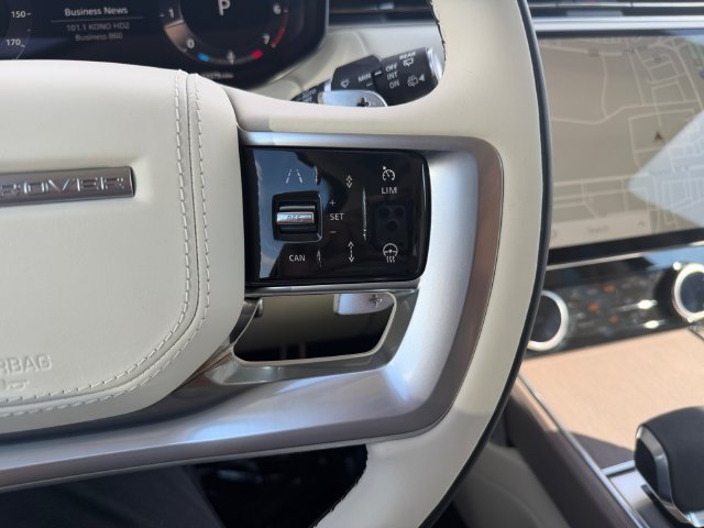 Used 2023 White Land Rover SE image 24