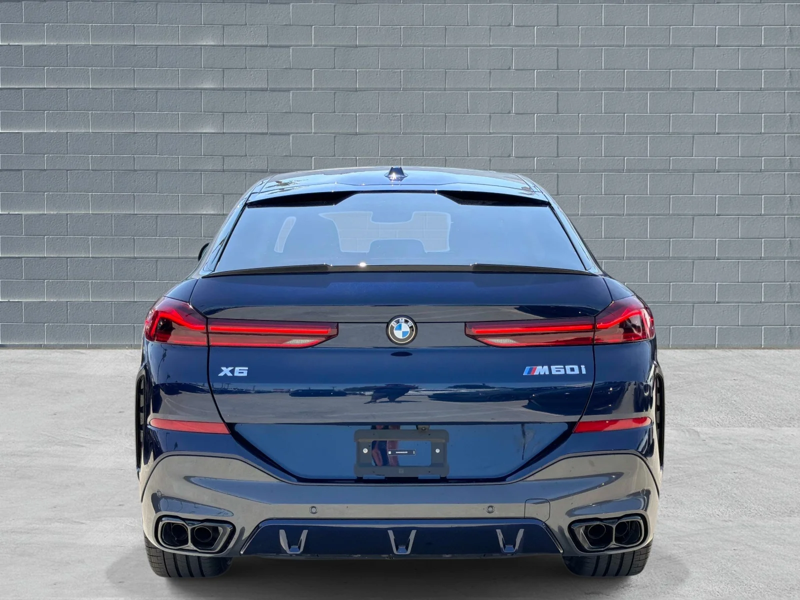 New 2027 Tanzanite Blue II Metallic BMW M60i image 4