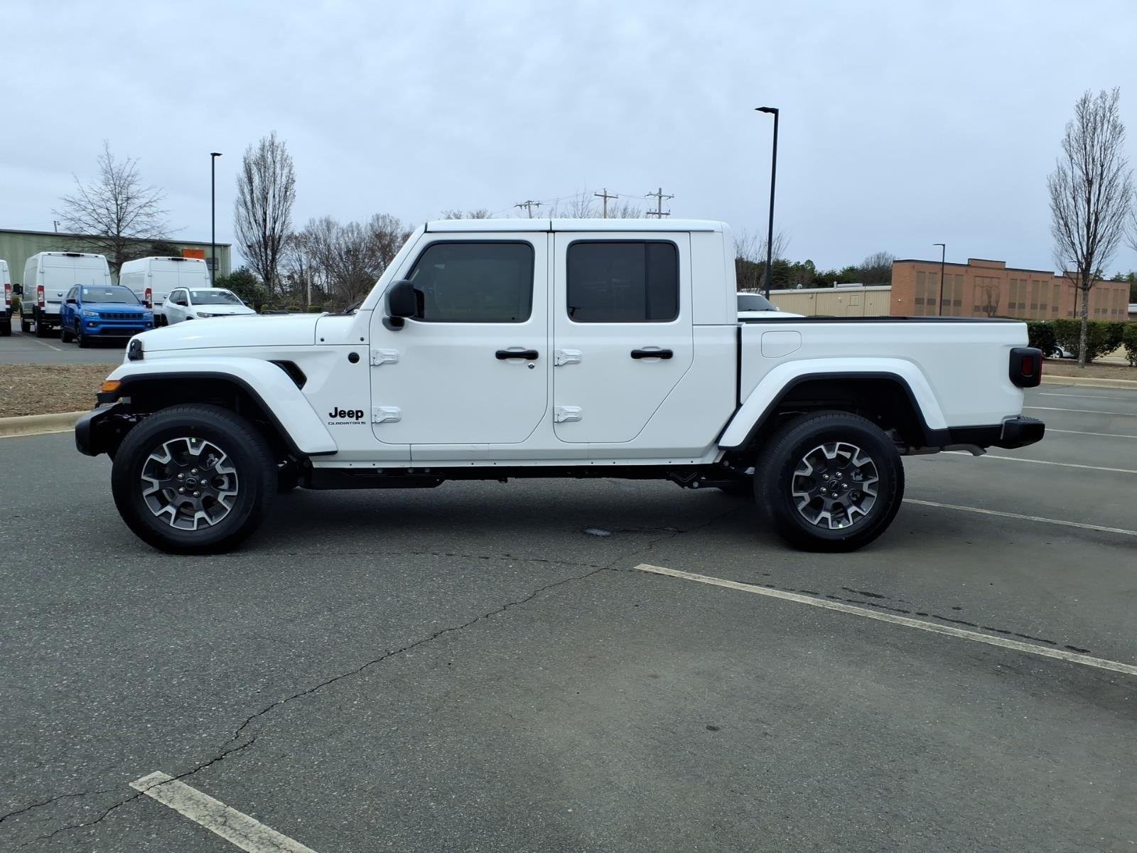 New 2026 Bright White Clear-Coat Exterior Paint Jeep Sahara image 3