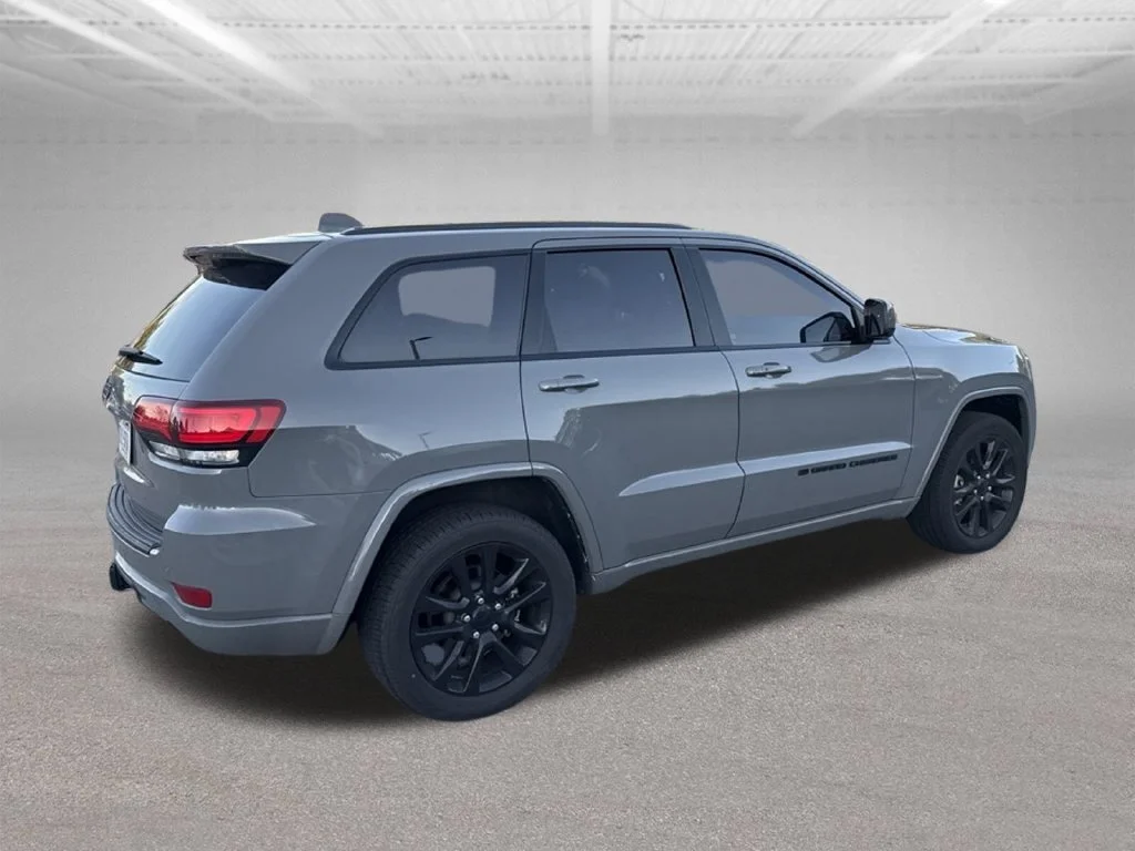 Used 2022 Gray Jeep Laredo X image 2