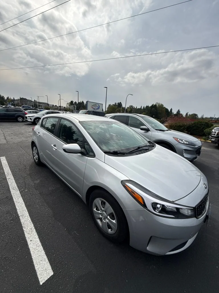 Used 2017 Silky Silver Kia LX image 3