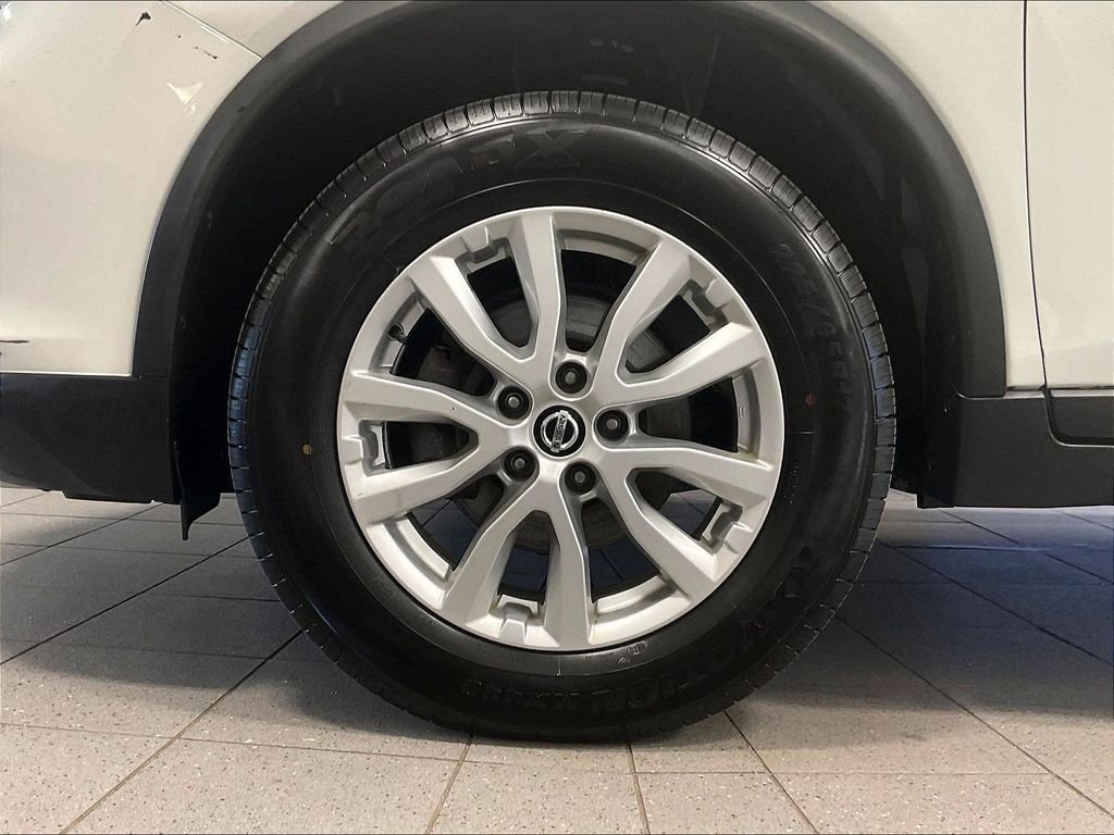 Used 2020 White Nissan S image 7