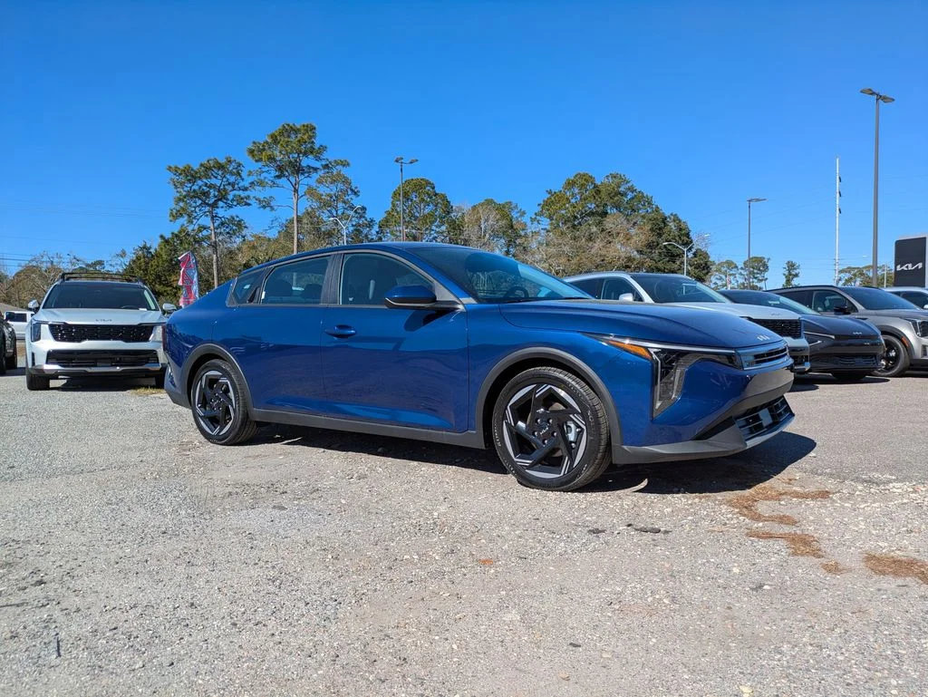 2025 Kia K4 EX AT's photo