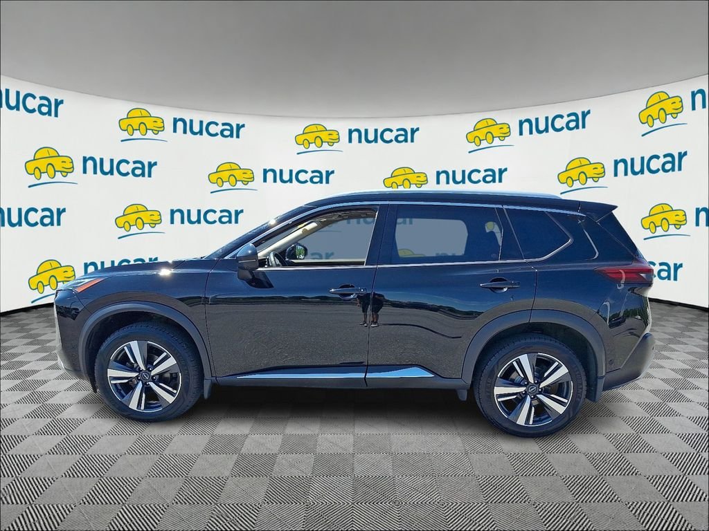 Used 2023 Black Nissan Platinum image 4