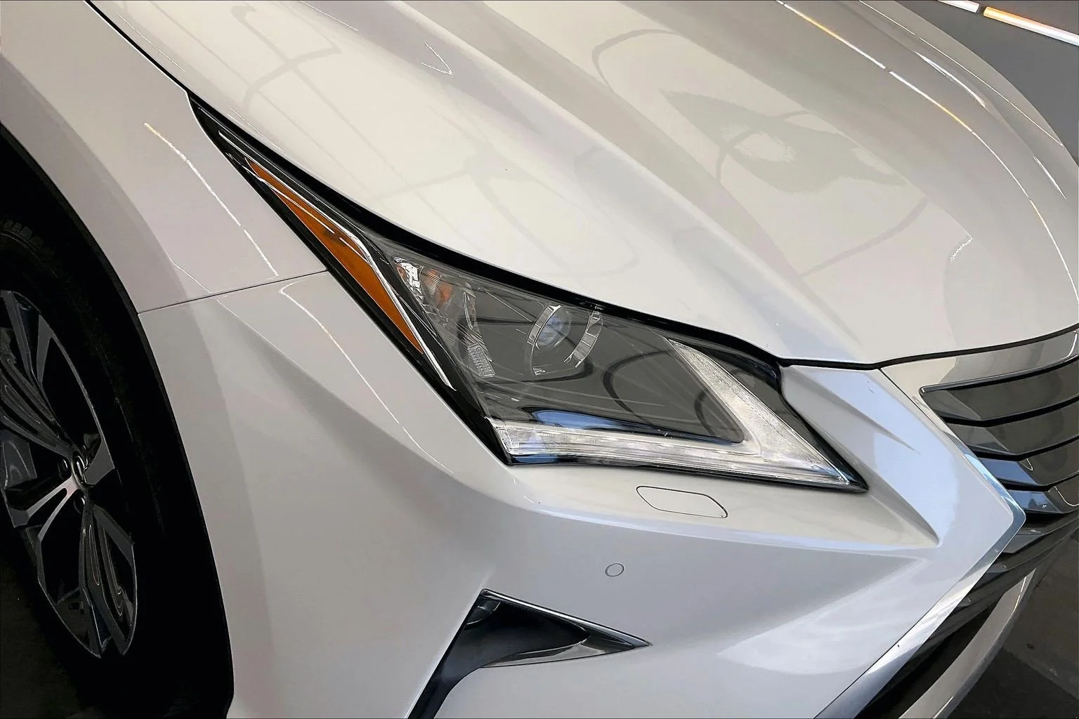 Used 2018 Eminent White Pearl Lexus 450h image 29