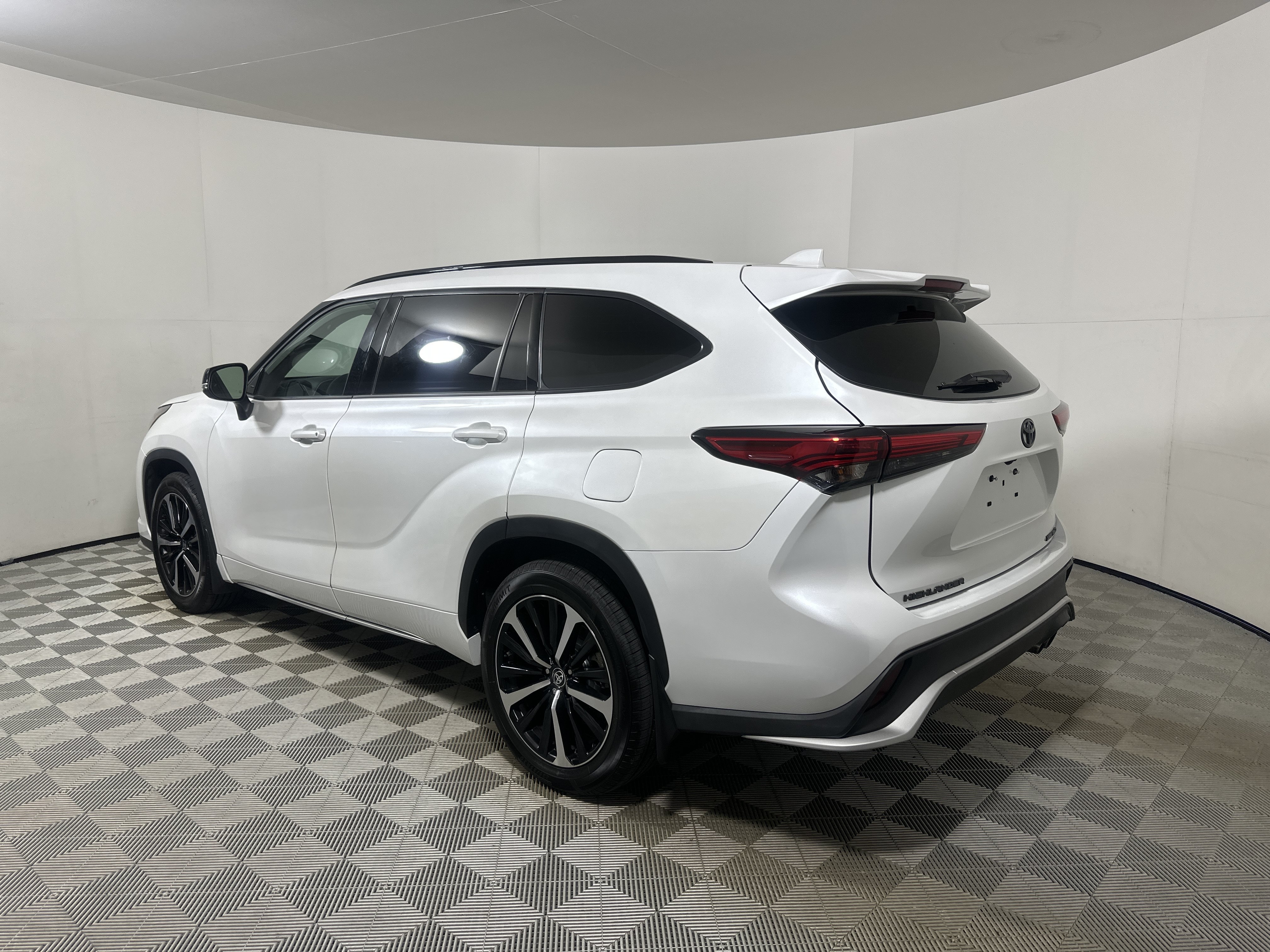 Used 2022 White Toyota XSE image 5