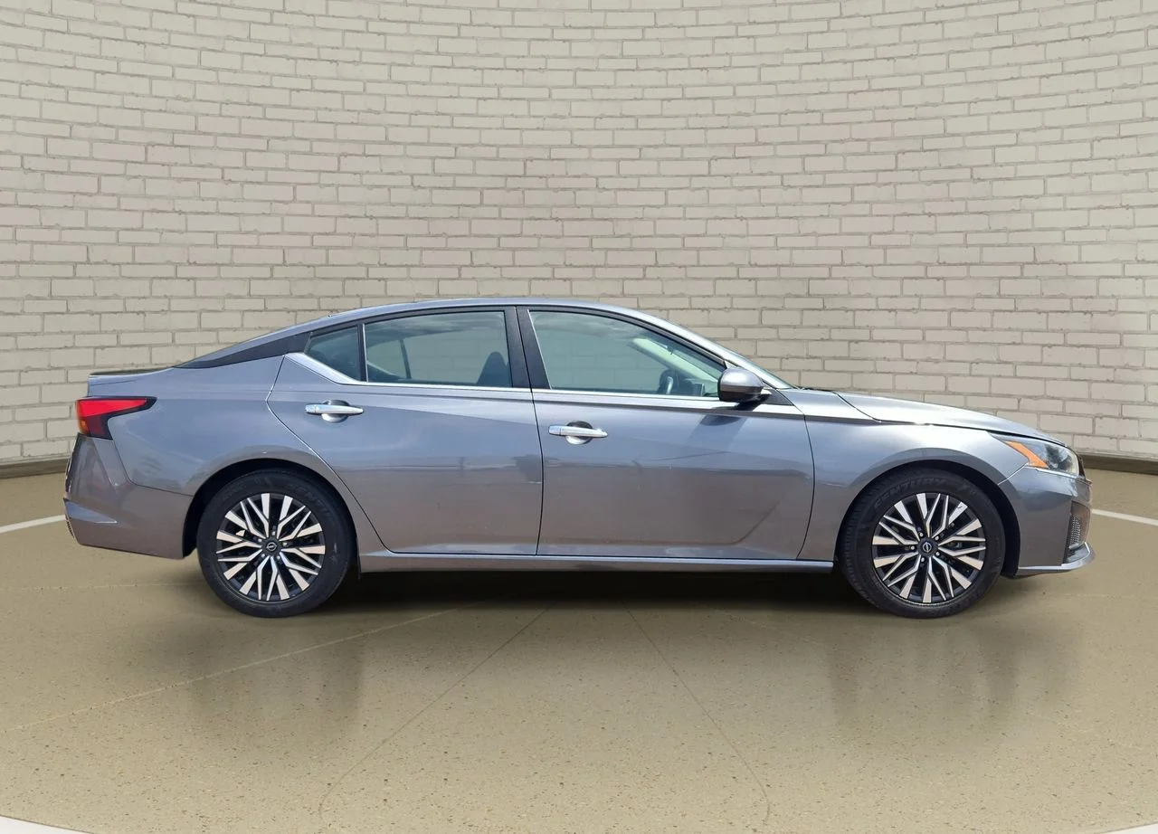 Used 2023 Gun Metallic Nissan 2.5 SV image 3