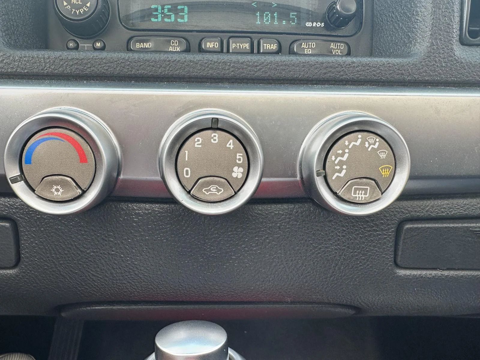 2004 Chevrolet SSR LS - Photo 18