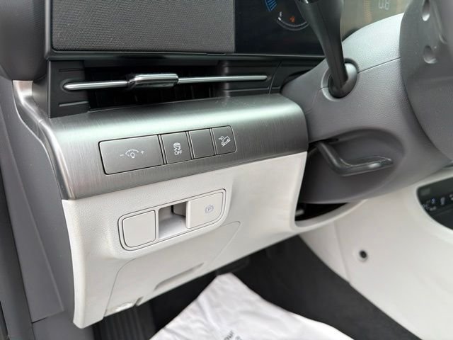 Used 2024 White Hyundai SEL image 31