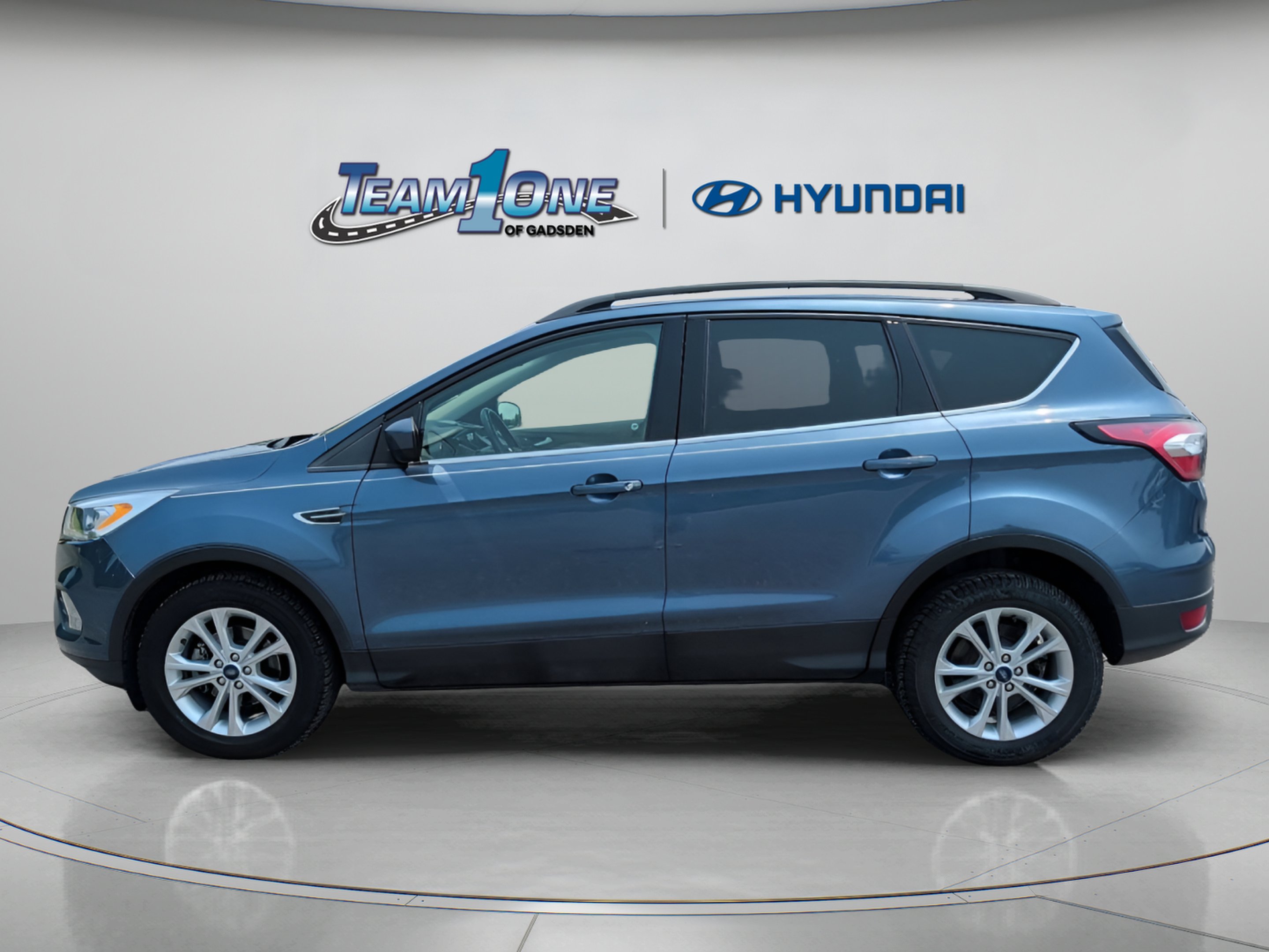 Used 2018 Blue Metallic Ford SEL image 5
