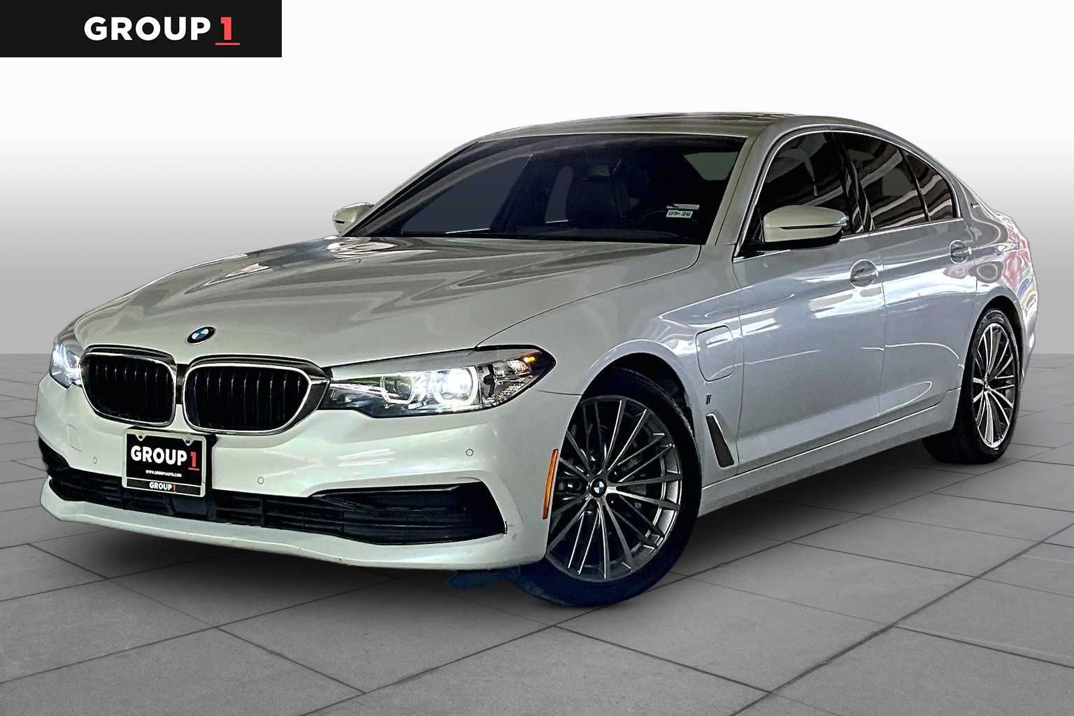 2019 BMW 5 Series 530e iPerformance Sedan's photo