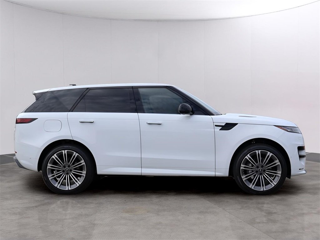 2025 Land Rover Range Rover Sport SE photo 2