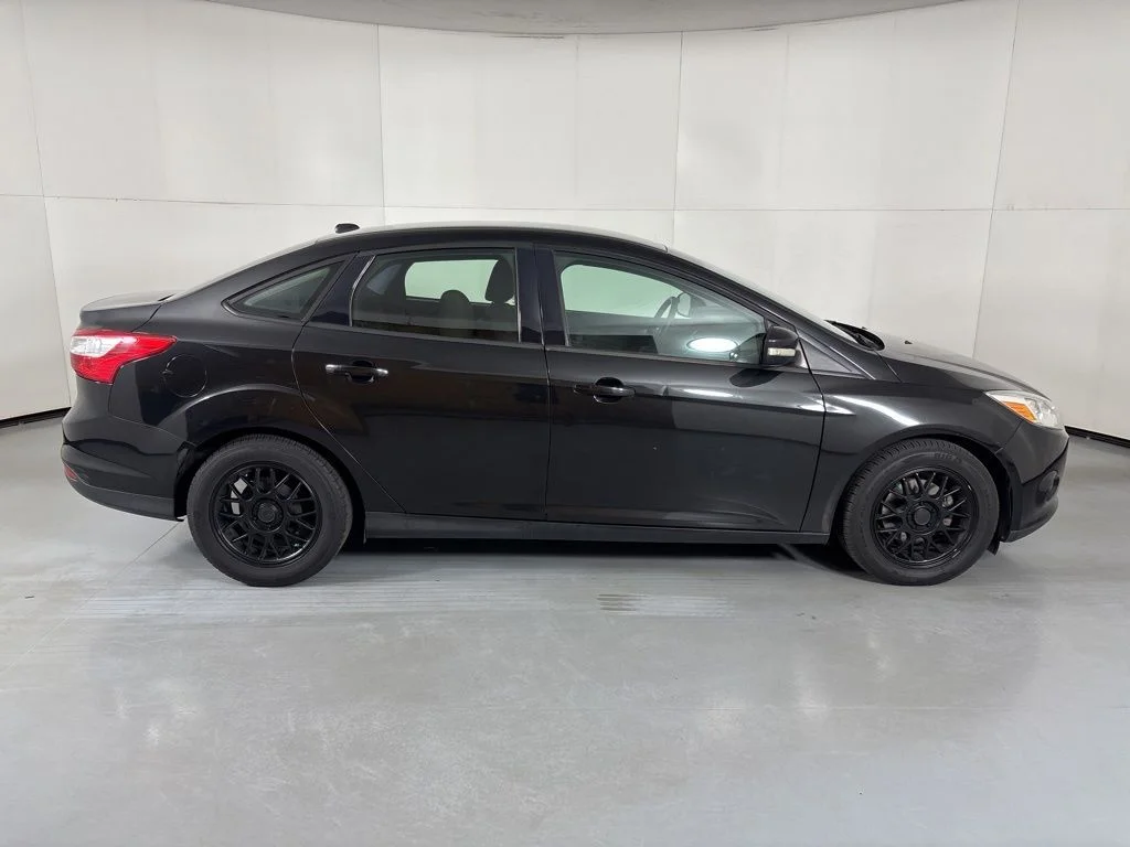 Used 2014 Black Ford SE image 9
