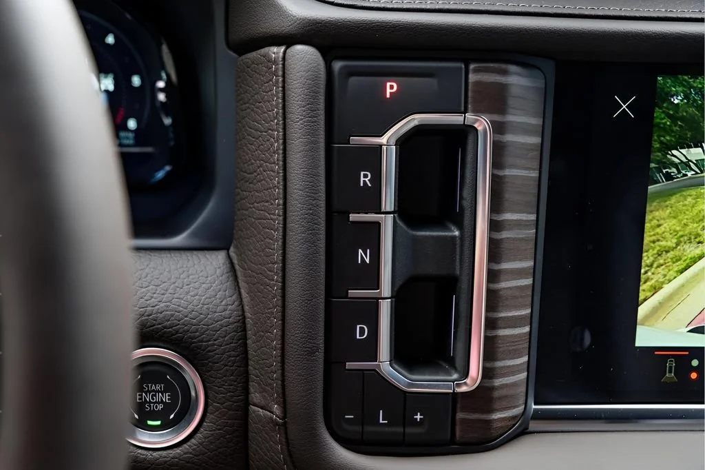 Used 2024 White Frost Tricoat GMC Denali image 19