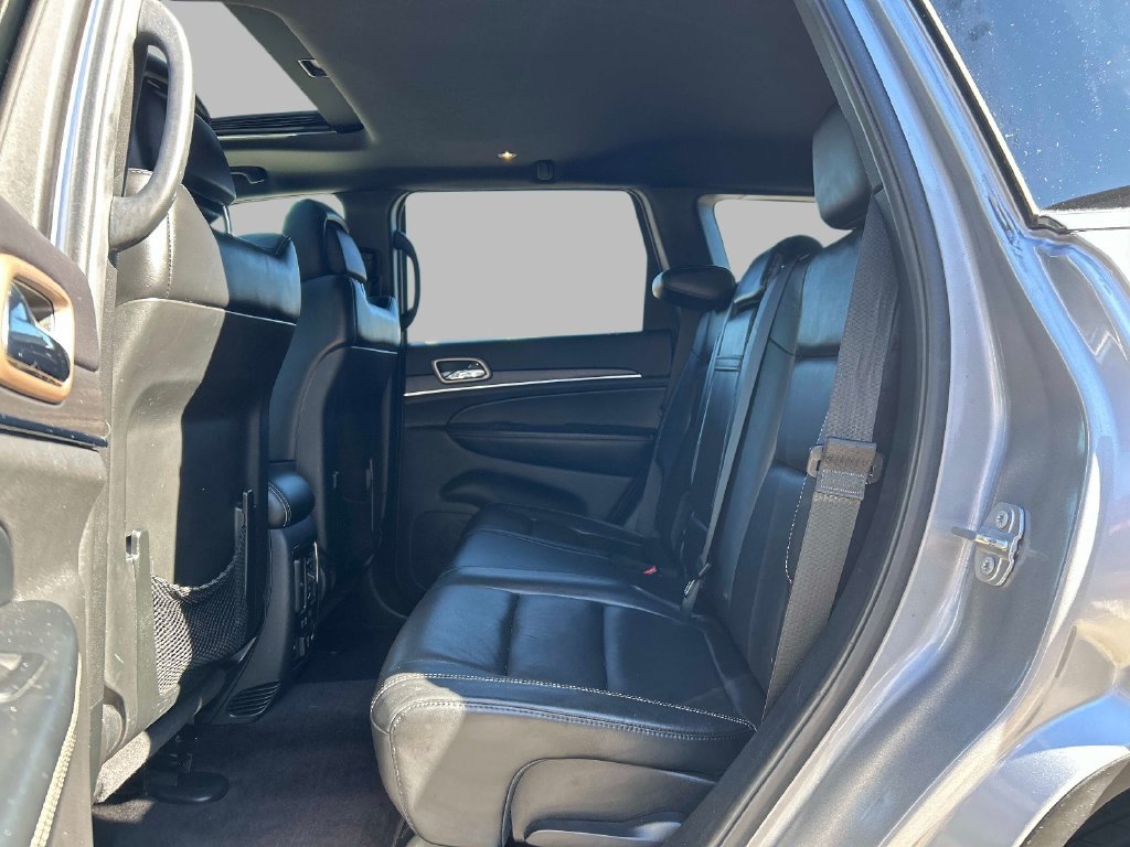 Used 2017 Silver Jeep Limited image 17