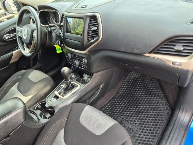 Used 2017 Blue Jeep Sport image 28