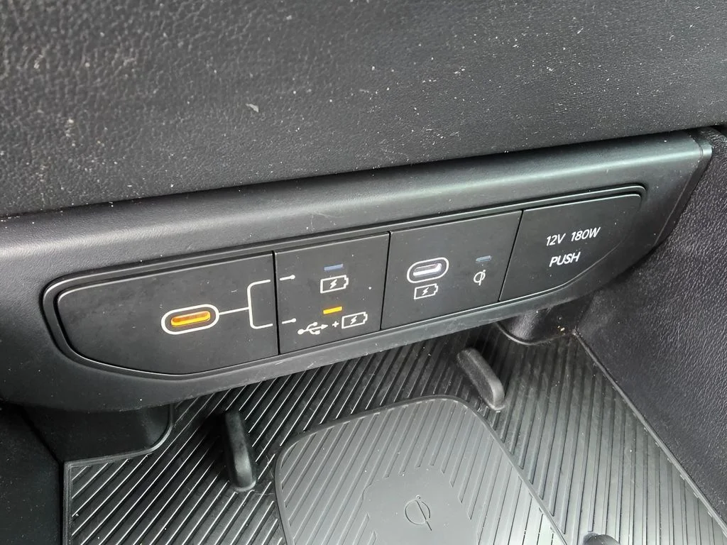 Used 2025 Aurora Black Pearl Kia EX image 23