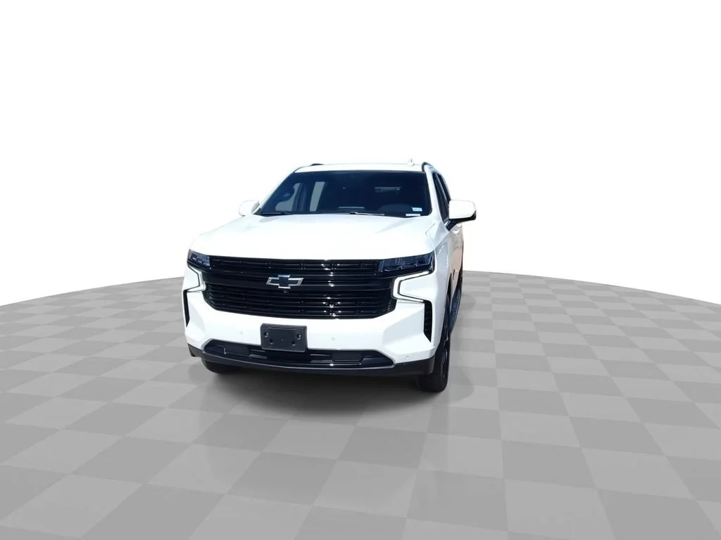 Used 2024 Summit White Chevrolet RST image 3