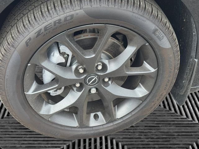 New 2026 Diamond Black Crystal Pearl-Coat Exterior Paint Chrysler Limited image 9