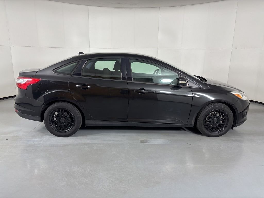Used 2014 Black Ford SE image 9