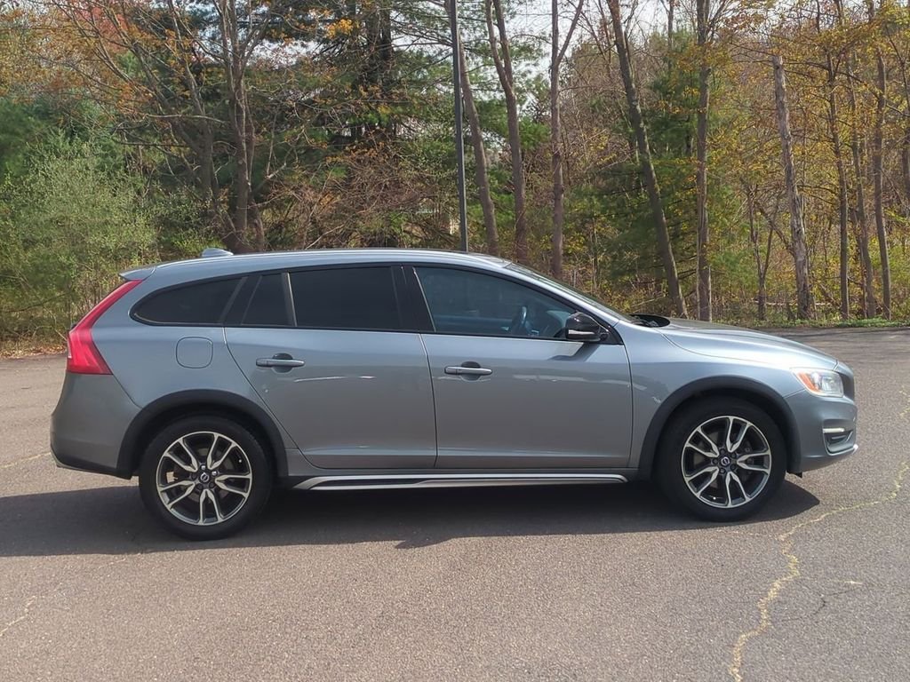 Used 2016 Gray Volvo T5 image 3