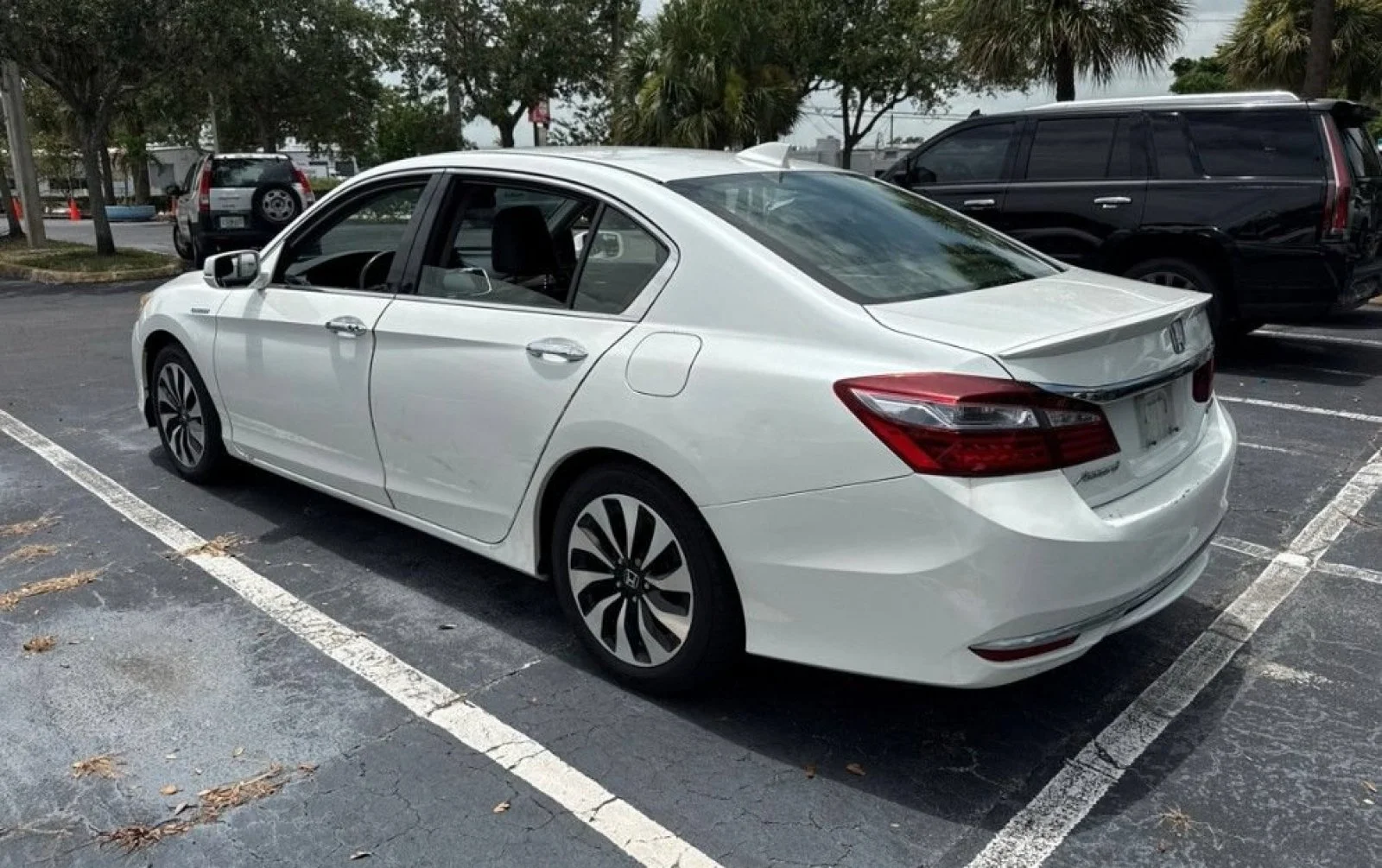 Used 2017 White Orchid Pearl Honda EX-L image 8